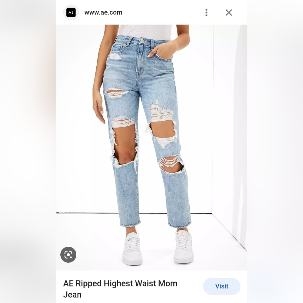 BNWOT American Eagle Distressed jeans